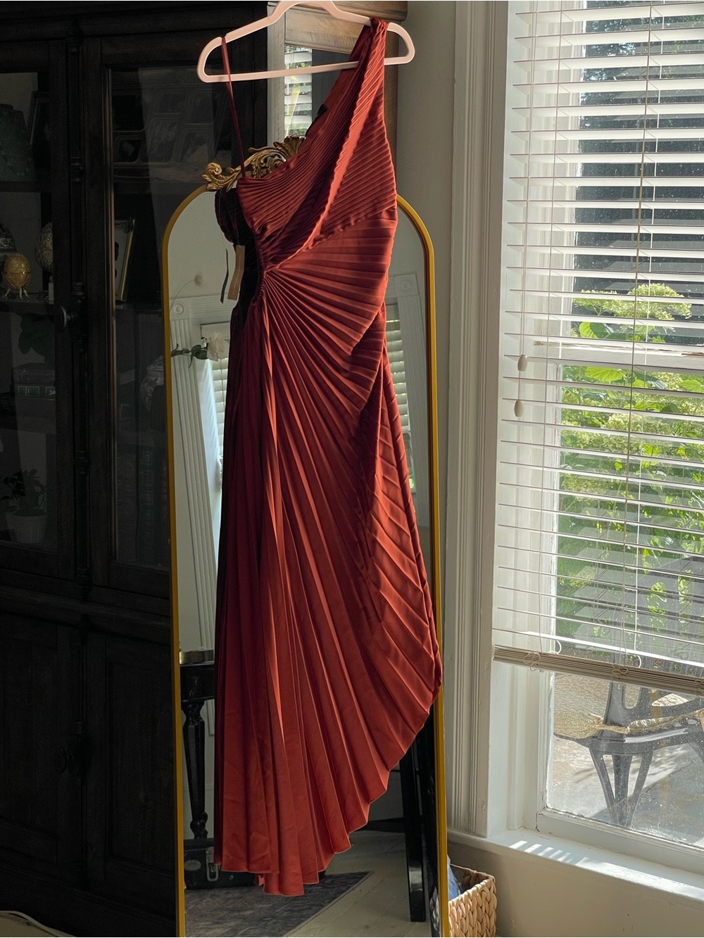 Few Moda NWT o.p.t Perko One-Shoulder cut out Pleated Rust Orange Dress - Picture 3 of 12
